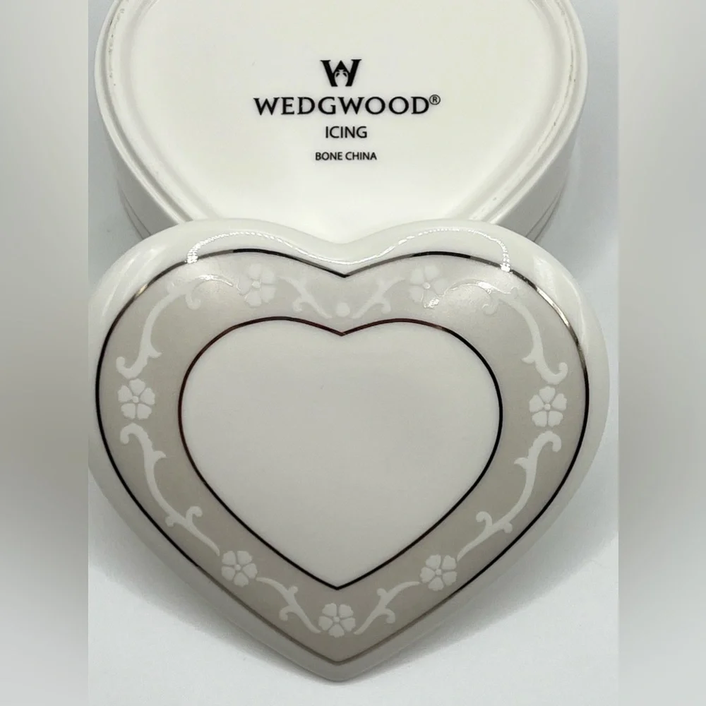 Wedgwood Icing Bone China White Heart Shaped Jewelry Trinket Box with Lid